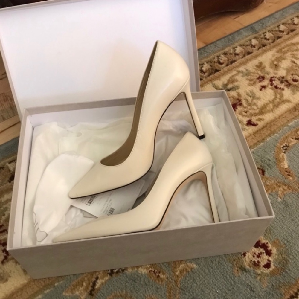 Beautiful Jimmy Choo pumps in Chalk
